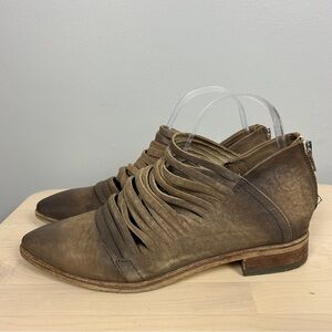 FREE PEOPLE Lost Valley Leather Ankle Boot Size 9/39 Zip Back Distressed Strappy